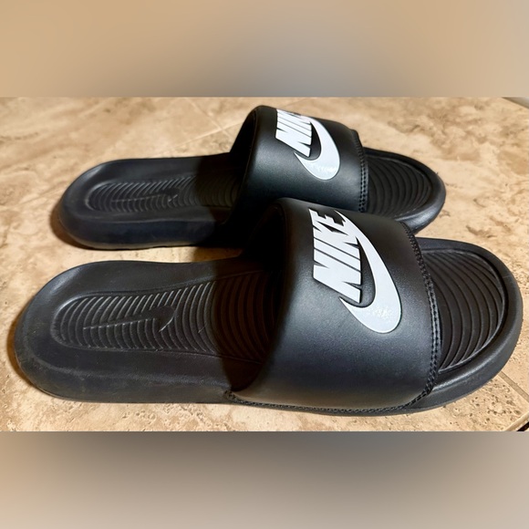 Nike Women's Victori One Sandal - Picture 2 of 4